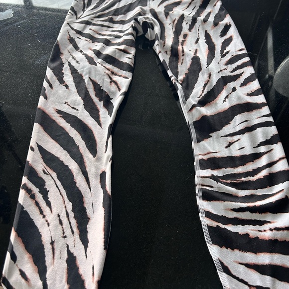 NWT Fabletics Pure Lux Ultra High Waisted Leggings SZ S - Picture 7 of 7